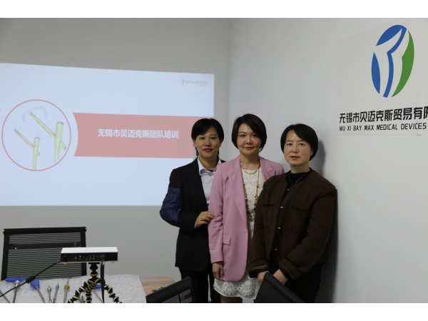 Our marketing and sales backbones participated in the professional training provided by Johnson & Johnson. Company leaders Chairman Man Cheung, Vice President Xiaofang Fan, and Vice President Xueyan Guo were present